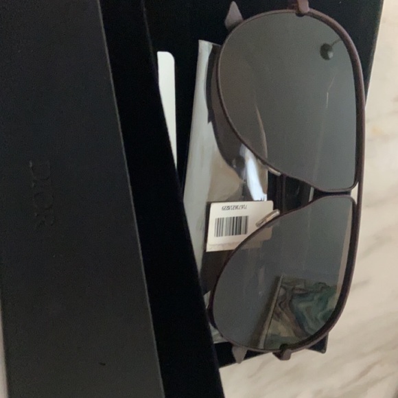 Sunglasses - Picture 3 of 4